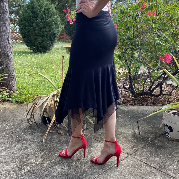 Express Black Stretchy Flounce Skirt w/Mesh Hem Layering! - Picture 3 of 9